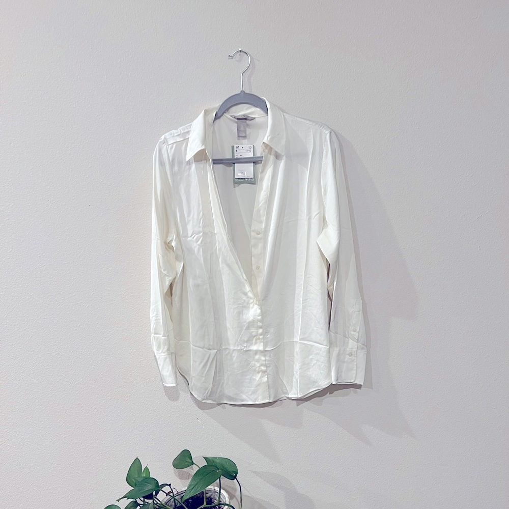 White long sleeve blouse.
